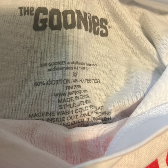 The Goonies graphic boyfriend t-shirts NWT - Picture 9 of 10